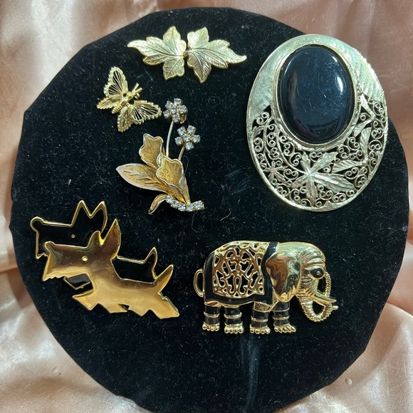 Source Unknown Jewelry - Lot 3 Six Brooches all Gold Accent Pins all Gold Plated.